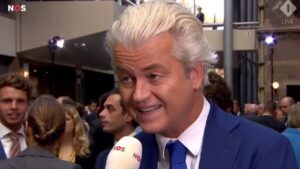 Jarige Geert Wilders weigert taart van presentator Sven Kockelmann